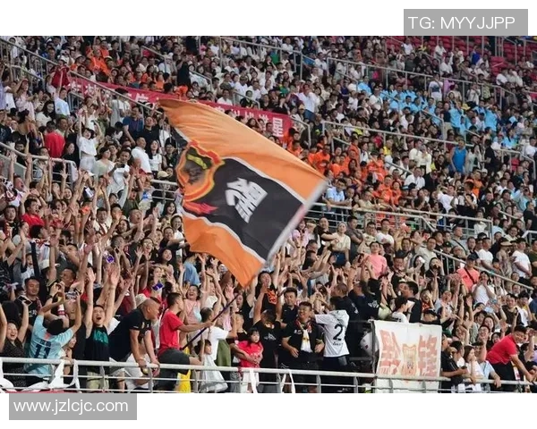 足球球星cosplay热潮：球迷穿上偶像战袍再现绿茵场经典瞬间