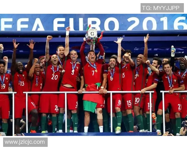 全球足球百大球星风采回顾 各代传奇球员荣耀瞬间展现