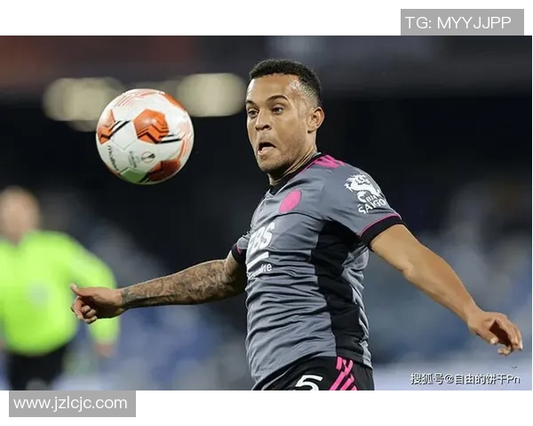 西班牙足球白色战袍中的传奇球星与辉煌历史探秘 西班牙足球白色战袍中的传奇球星与辉煌历史探秘