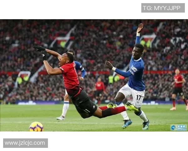 足球巨星亲授防守技巧全解析提升比赛阅读与身体对抗能力 足球巨星亲授防守技巧全解析提升比赛阅读与身体对抗能力